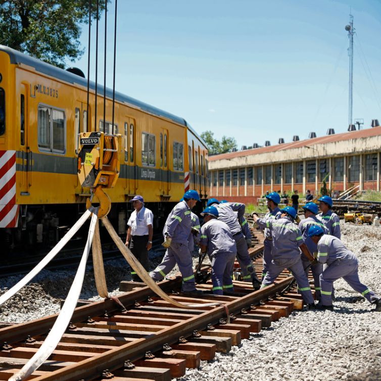 Trabajos de renovación de vías, 2018. Archivo Metrovías. Las obras de renovación de rieles, durmientes y fijaciones generan mejoras en la seguridad operativa, calidad y la velocidad de circulación de los trenes.