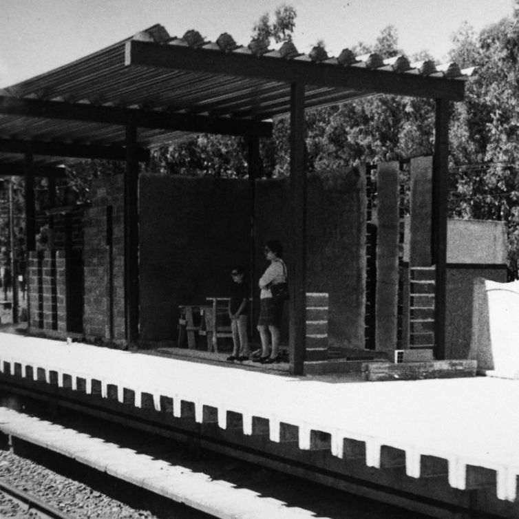 Estación Campo de Mayo, década de 1970. MNF. En 1914 se habilitó el ramal a Campo de Mayo como tranvía eléctrico, respondiendo a la necesidad de contar con un transporte público eficiente hacia la guarnición militar creada en 1901